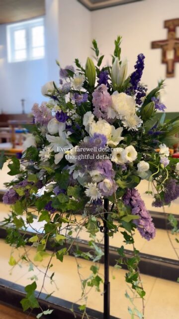 Every farewell deserves thoughtful details🕊️

#sympathy #sympathyflowers #celebrationoflife #florist #pedestal