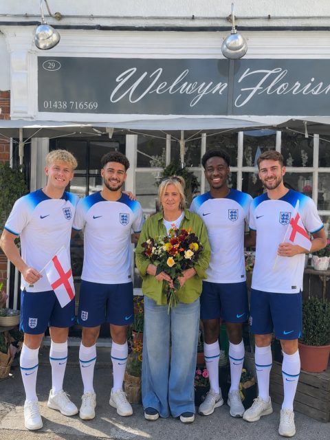 If you remembered the flowers before kick off… you’re already 1-0 up with extra brownie points⚽️💐

Let’s go England! 🏴󠁧󠁢󠁥󠁮󠁧󠁿

#ai #football #worldcup #itscominghome #funny