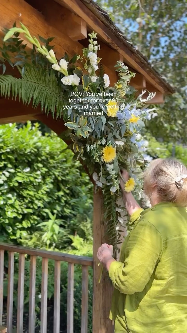 Our lovely couple, Linzi and Keith, got married at @tewinburyfarm after being together for over 20 years. How special💛

#wedding #weddingflorist #weddingflowers #bridetobe #engaged