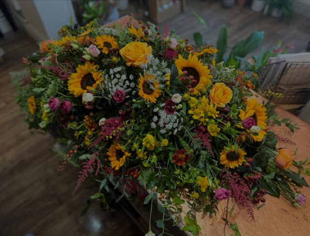 We’re here for life’s most meaningful moments, especially the ones that are hardest to say goodbye to🕊️🤍

#sympathy #farewellflowers #love #grief #sympathyflowers