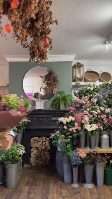 Yes you. You deserve some flowers👀🌻

#florist #fyp #flowers #selflove #mentalhealth