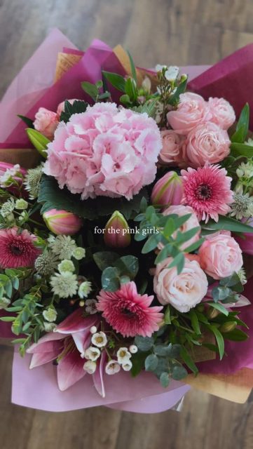 This one’s for the girls who love pink💗🌸🌷🎀🩰

#bouquet #pinkflowers #prettypink #cute #fyp