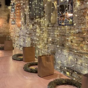 Flower workshops in hertfordshire, welwyn. Learn how to make a bouquet. How to make a christmas wreath.