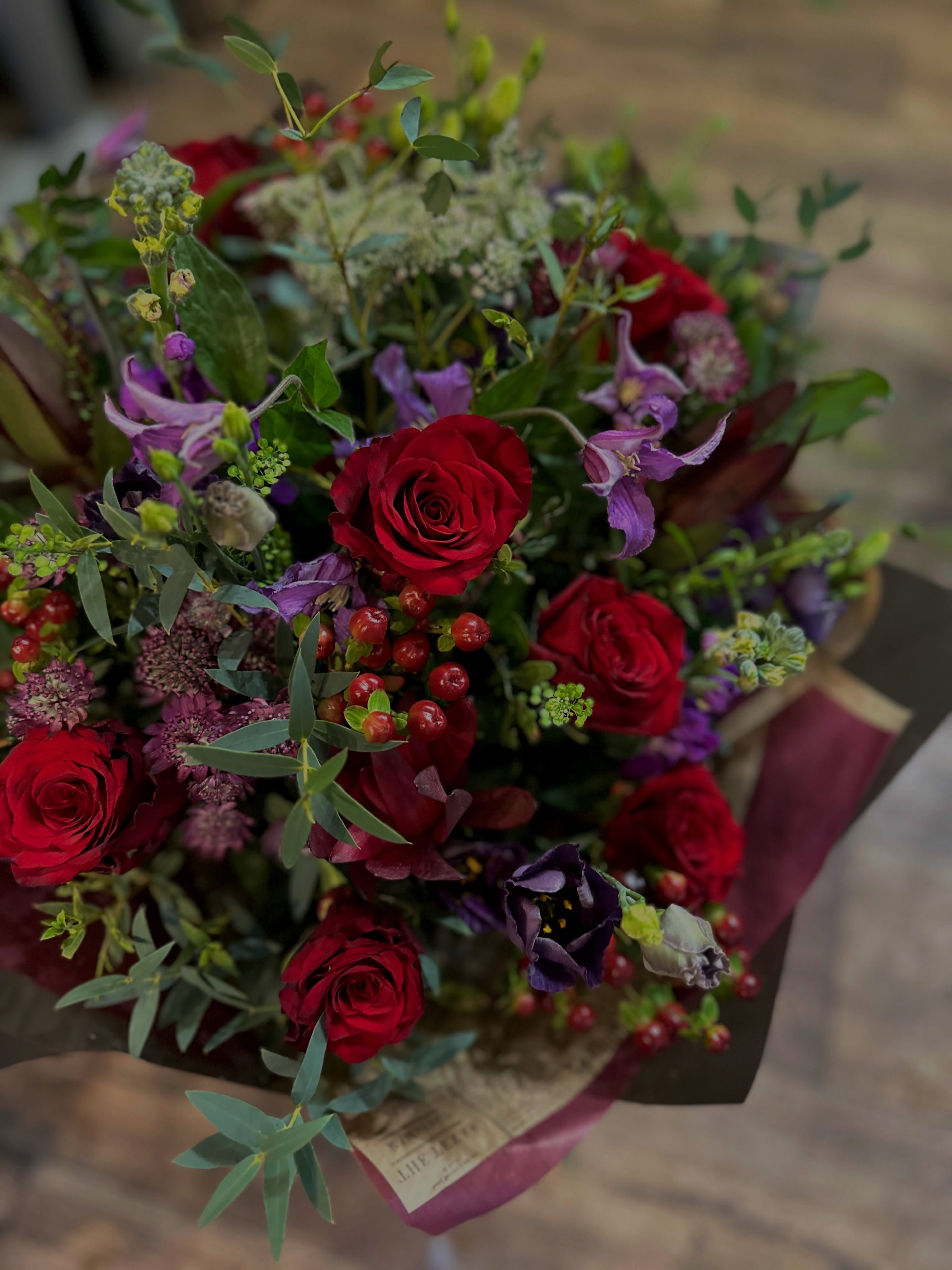Are you crazy in love?❤️

With same day deliveries on our bouquets you can surprise the one you love most. 

#bouquet #love #flowers #roses #luxury